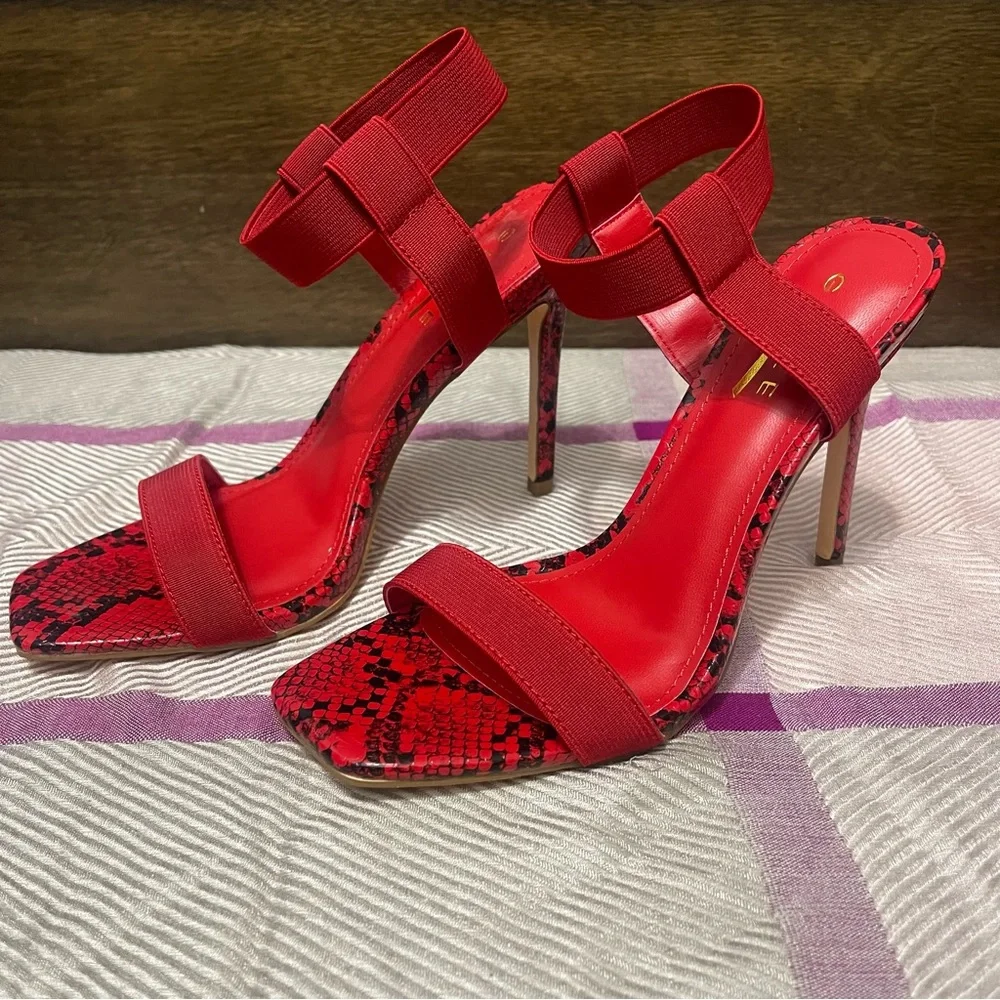 Glaze‎ Red and Black snake print heels Sz 7